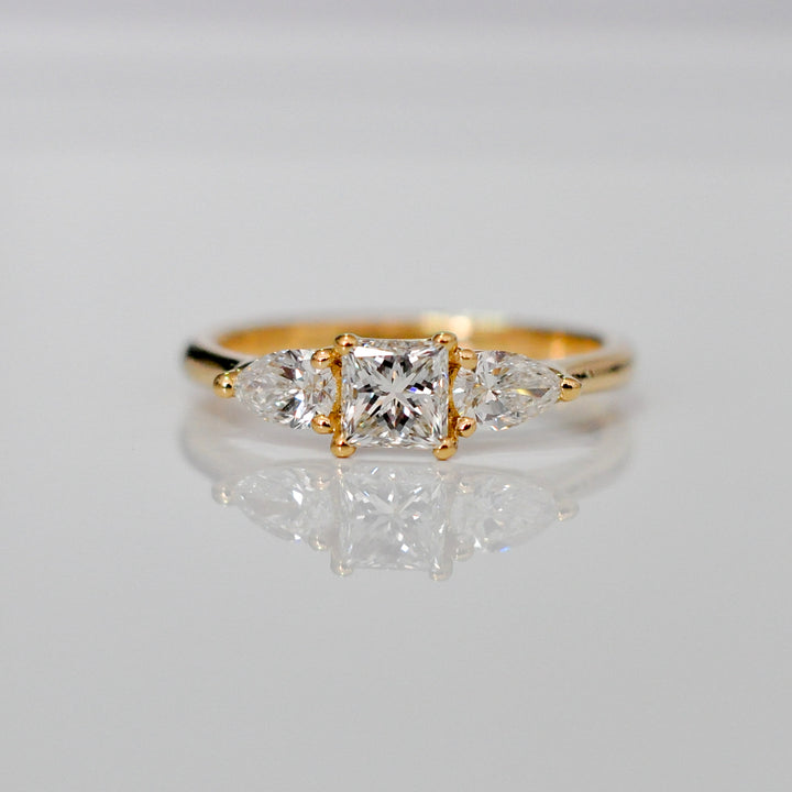 PRINCESS &amp; TWO PEAR SHAPE white diamonds threestones RING