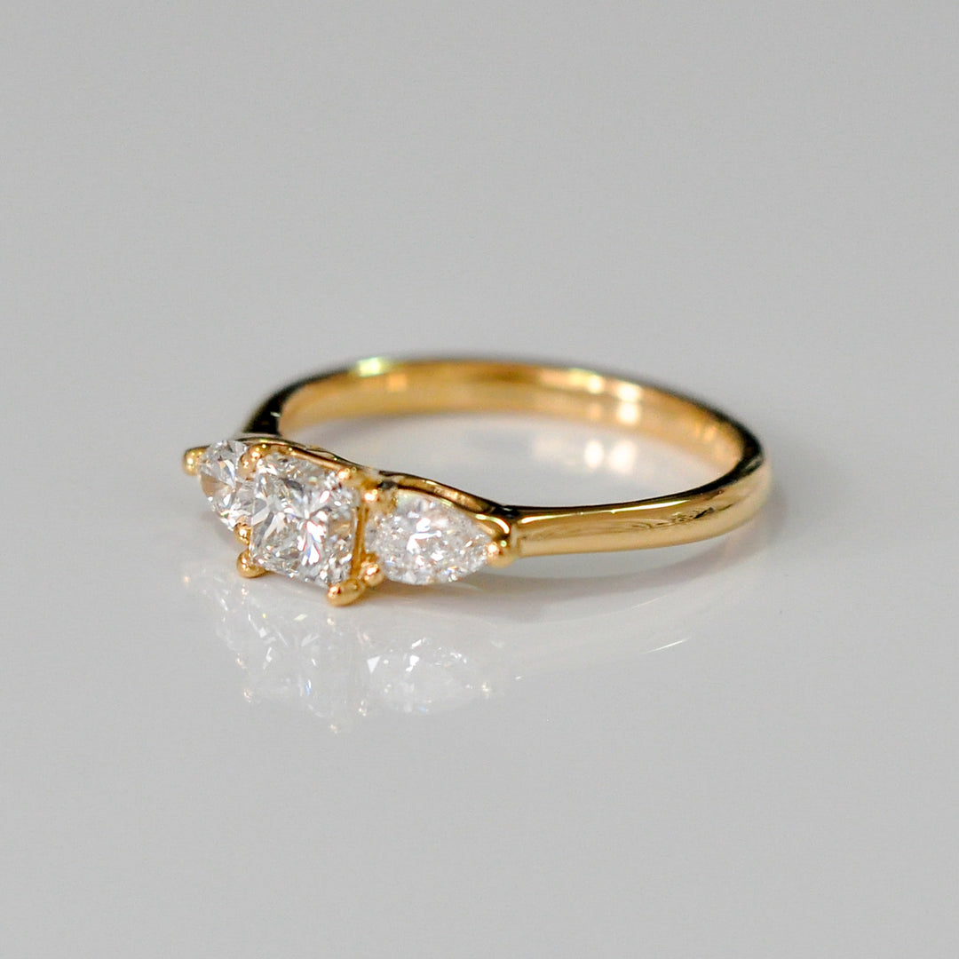 PRINCESS &amp; TWO PEAR SHAPE white diamonds threestones RING
