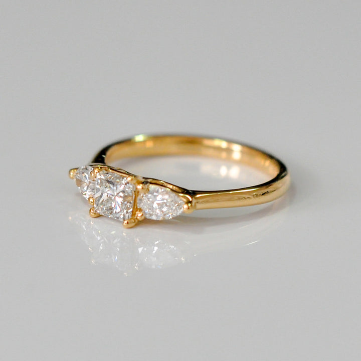 PRINCESS &amp; TWO PEAR SHAPE white diamonds threestones RING