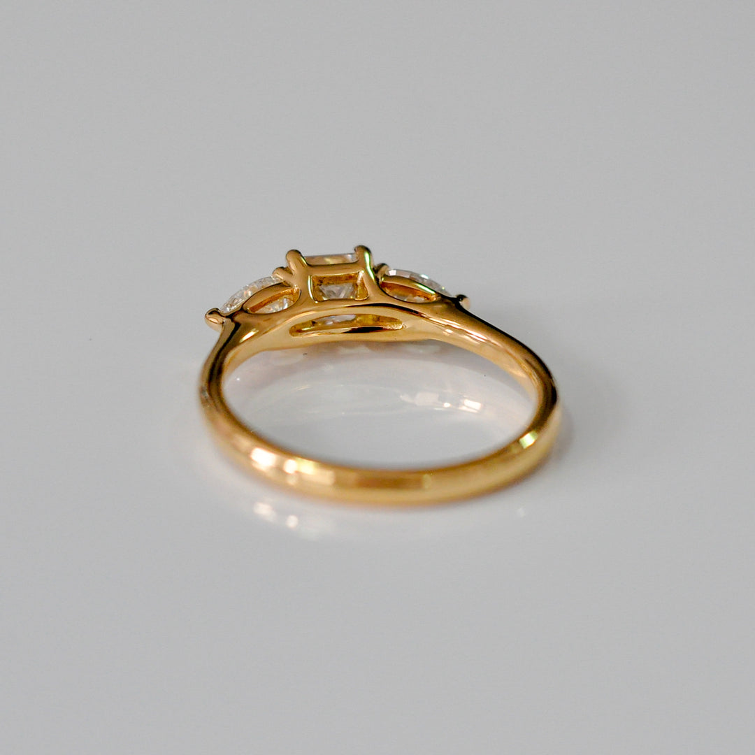 PRINCESS &amp; TWO PEAR SHAPE white diamonds threestones RING