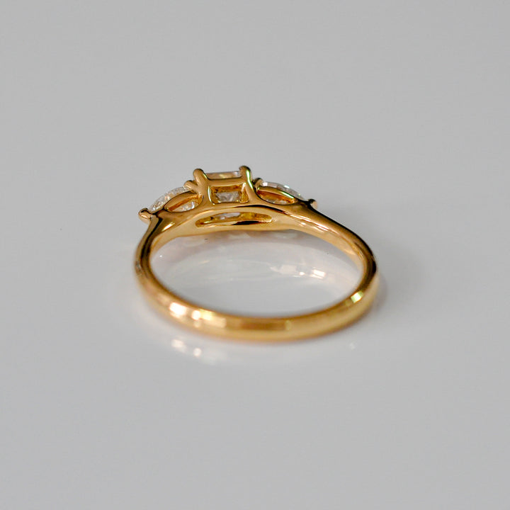 PRINCESS &amp; TWO PEAR SHAPE white diamonds threestones RING