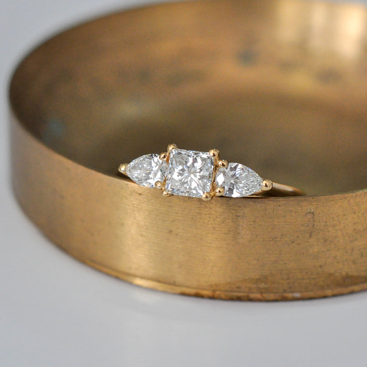 PRINCESS &amp; TWO PEAR SHAPE white diamonds threestones RING