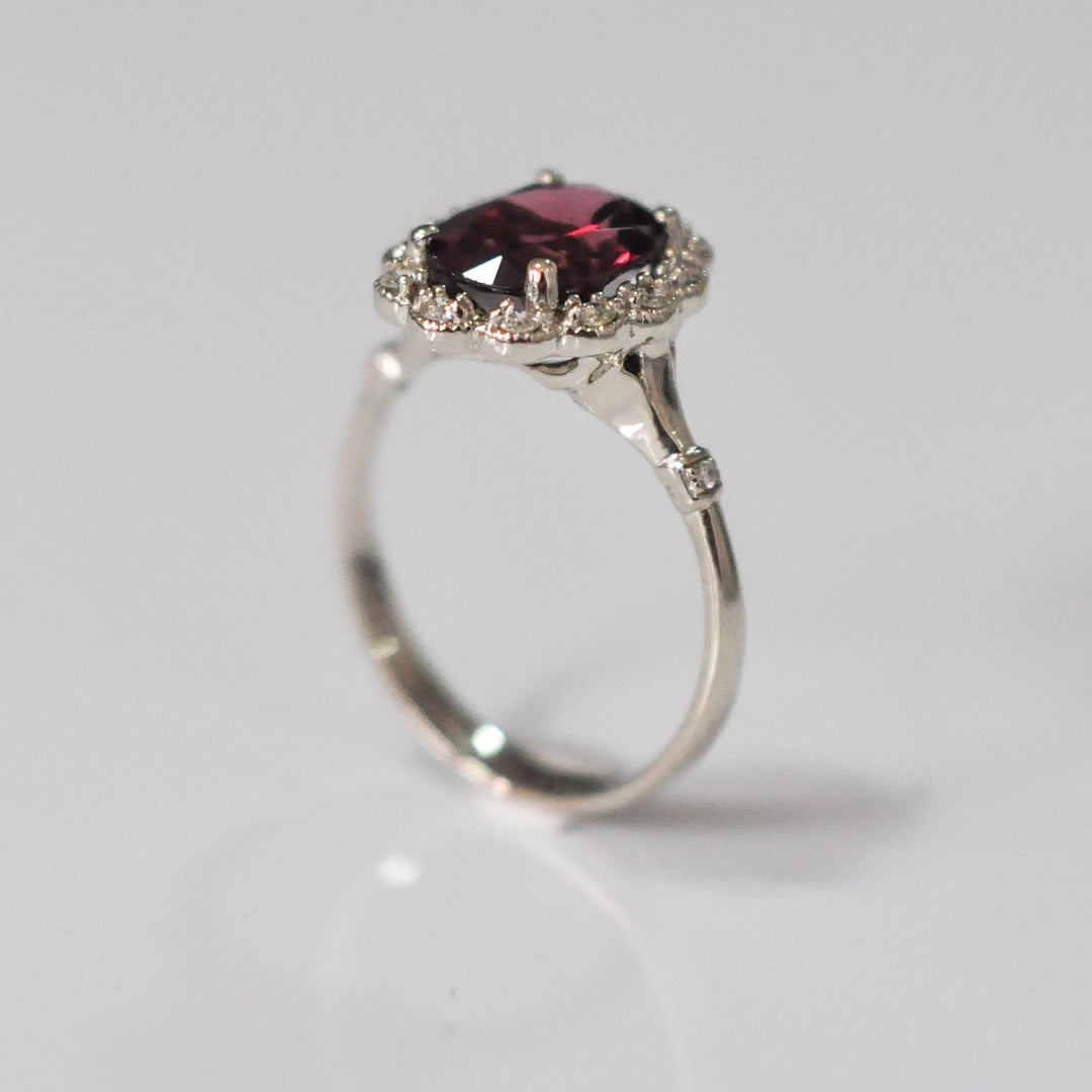 oval cut red garnet and diamonds ring