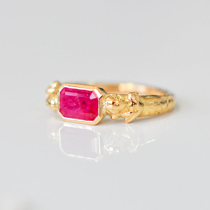 18k yellow gold &amp; ruby ring