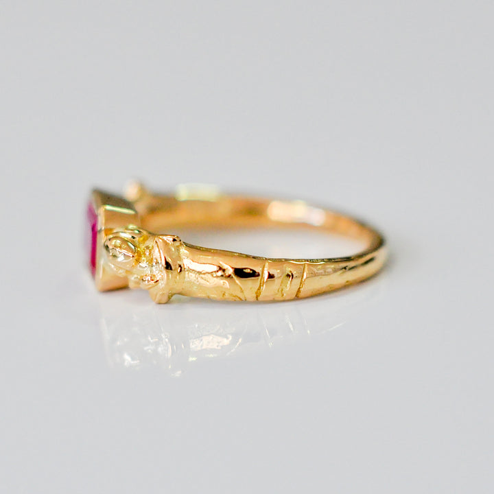 18k yellow gold &amp; ruby ring