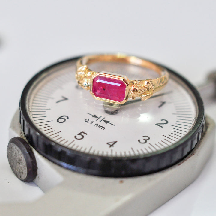 18k yellow gold &amp; ruby ring