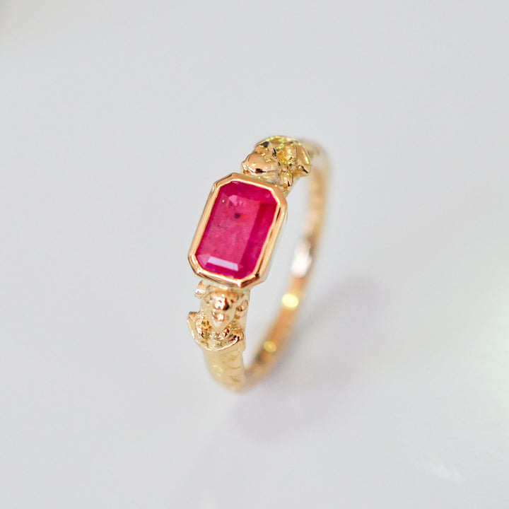 18k yellow gold &amp; ruby ring