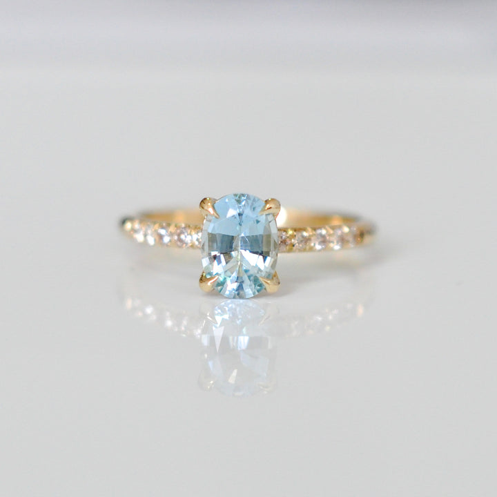 Oval aquamarine and white diamonds ring
