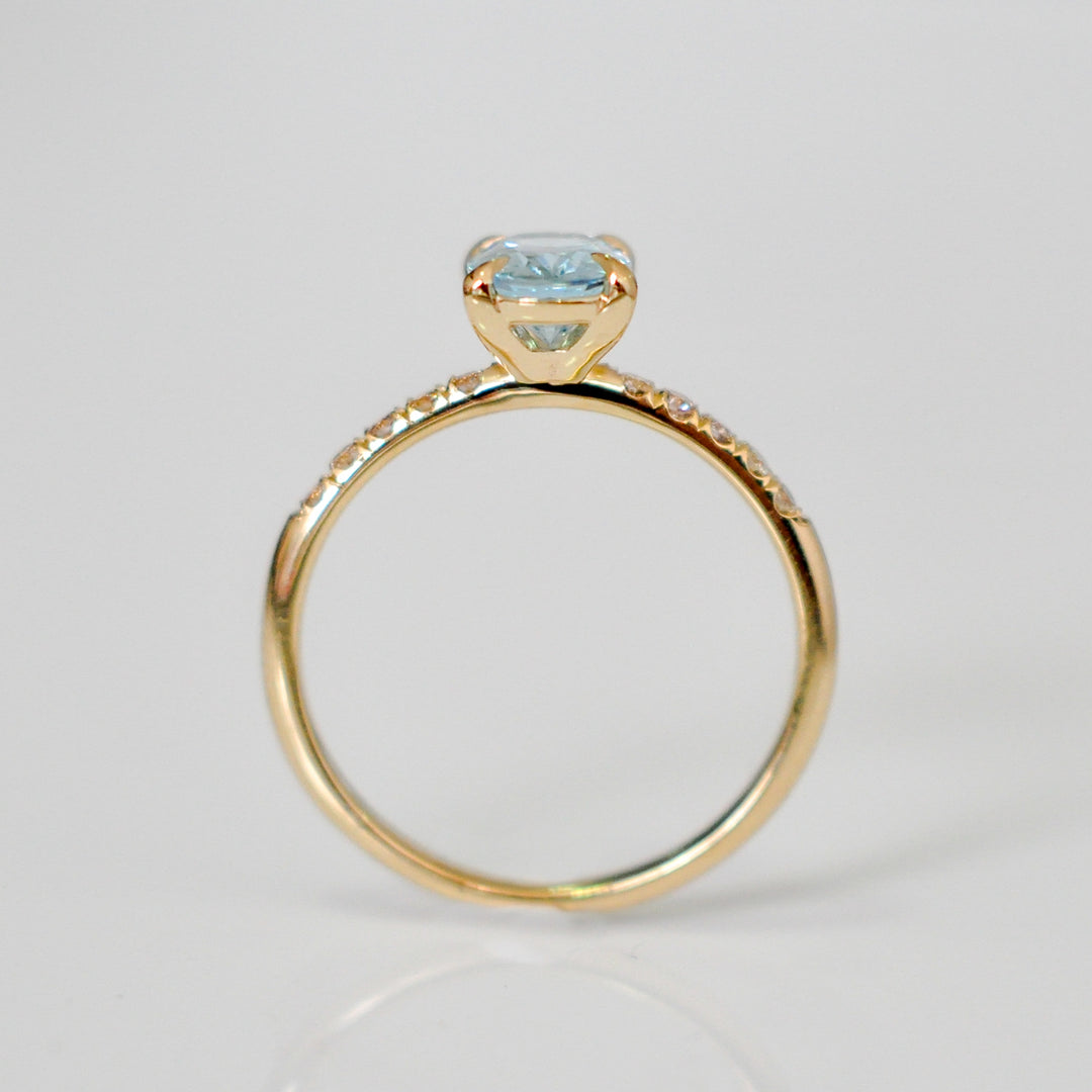 Oval aquamarine and white diamonds ring
