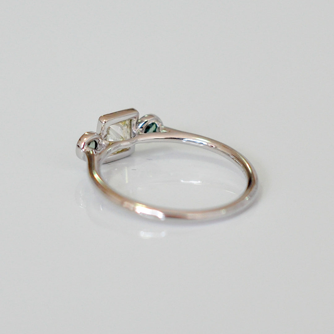 PRINCESS CUT diamond WITH two emeralds