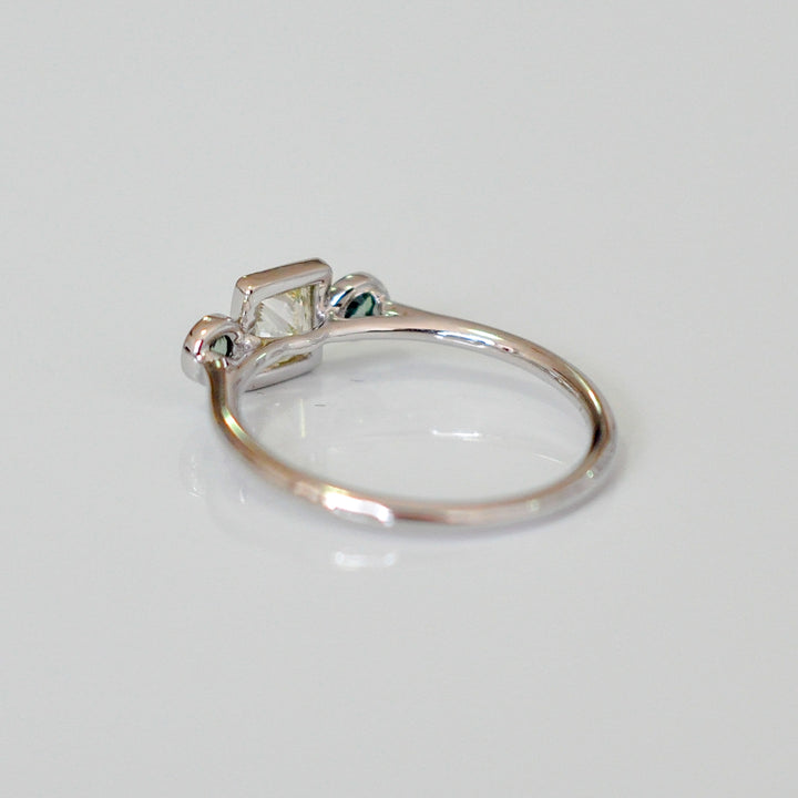 PRINCESS CUT diamond WITH two emeralds