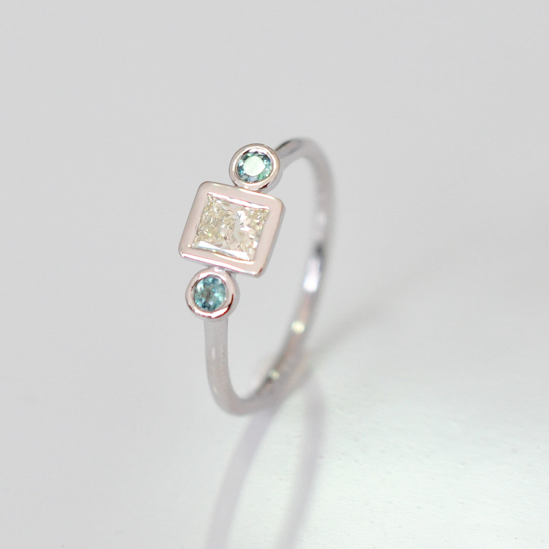 PRINCESS CUT diamond WITH two emeralds