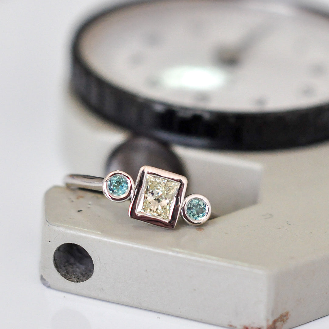PRINCESS CUT diamond WITH two emeralds