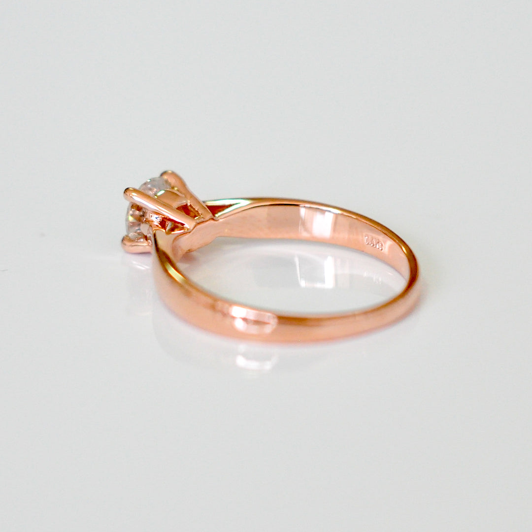 0.70 ct diamond four prongs solitaire ring