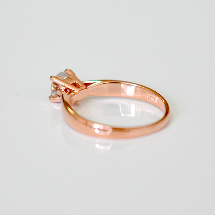 0.70 ct diamond four prongs solitaire ring