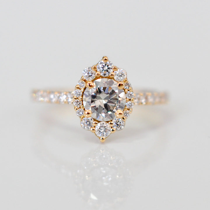 vintage style yellow gold diamonds engagement ring