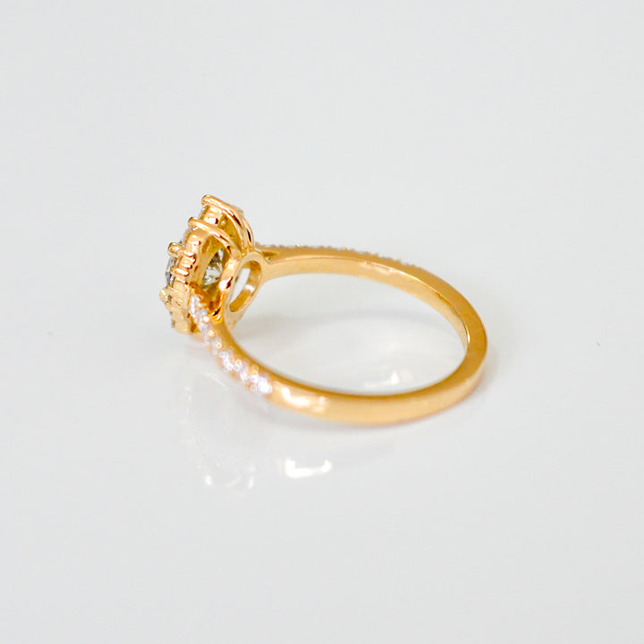 vintage style yellow gold diamonds engagement ring