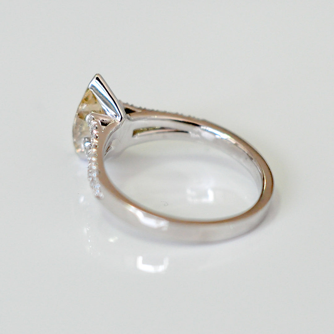 Light brown marquise Split shank white gold ring