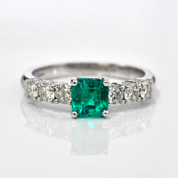 White Gold Emerald &amp; Side Diamonds ring