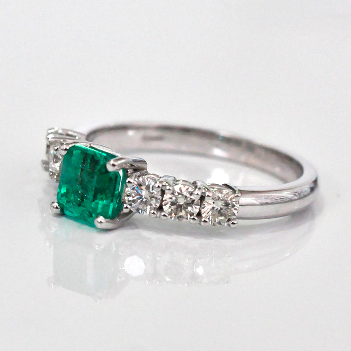 White Gold Emerald &amp; Side Diamonds ring