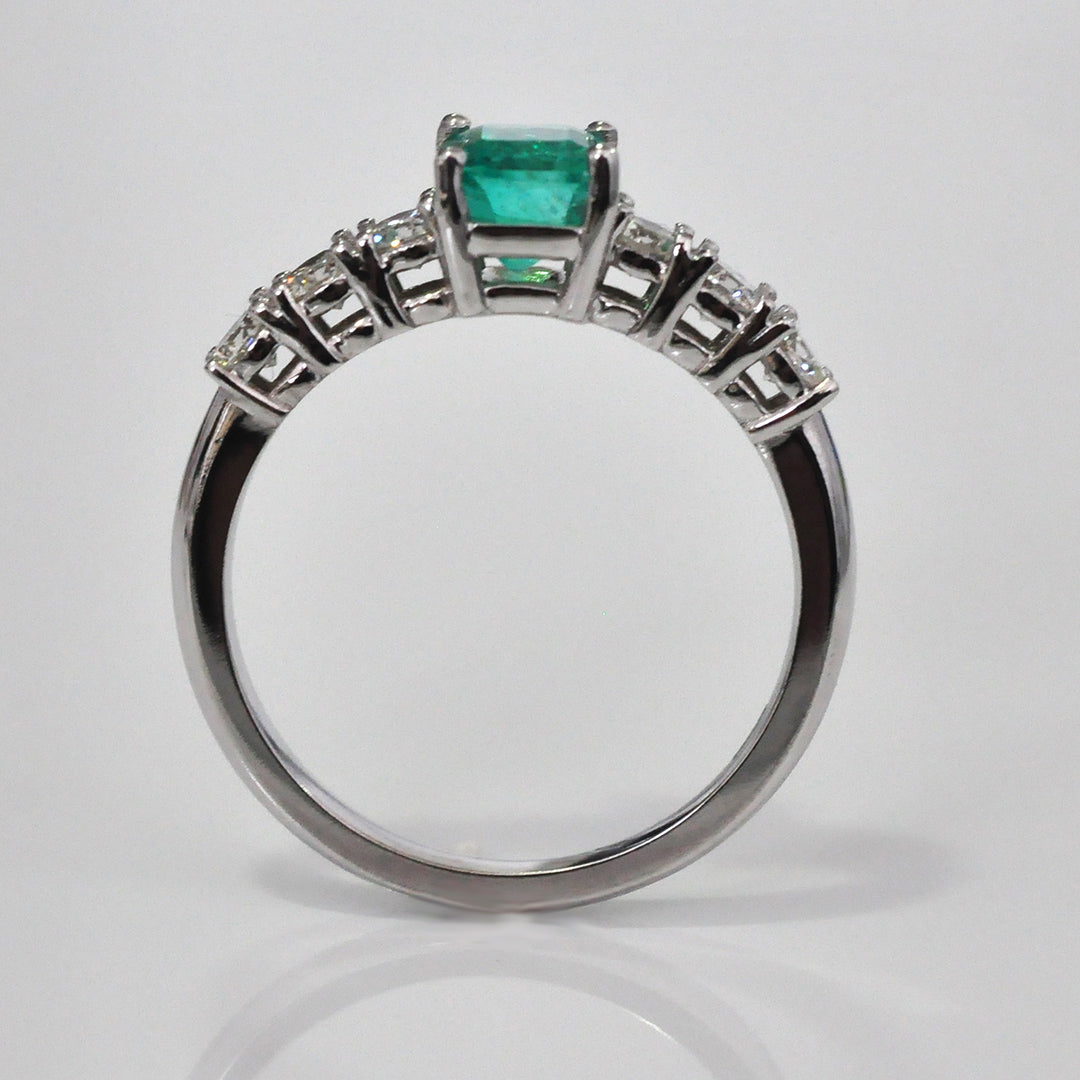 White Gold Emerald &amp; Side Diamonds ring