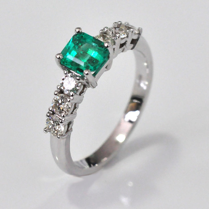 White Gold Emerald &amp; Side Diamonds ring