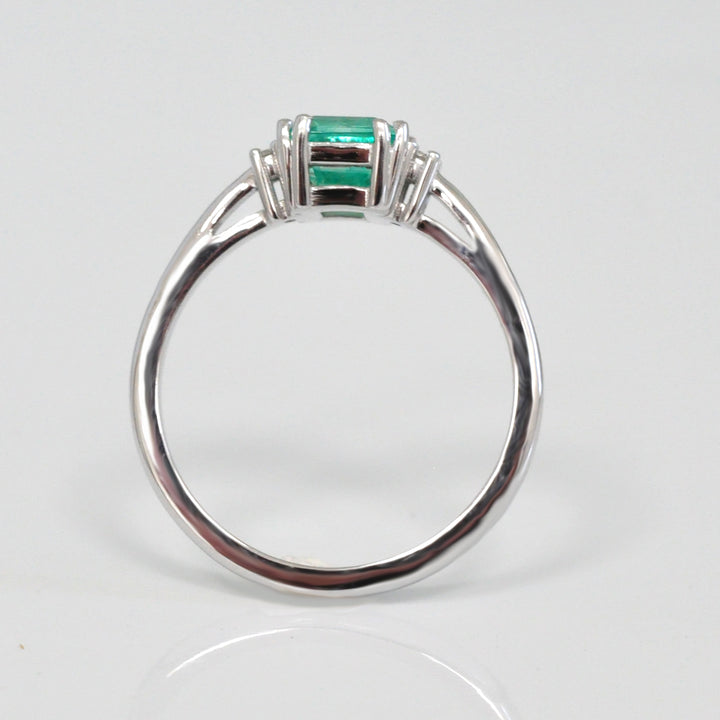 Green Emerald &amp; Diamonds delicate three stones ring
