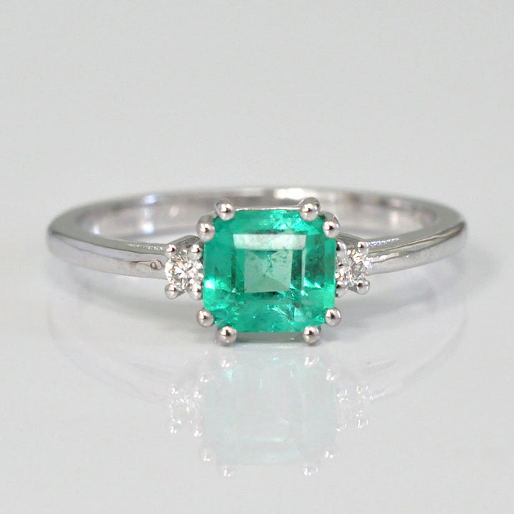 Green Emerald &amp; Diamonds delicate three stones ring