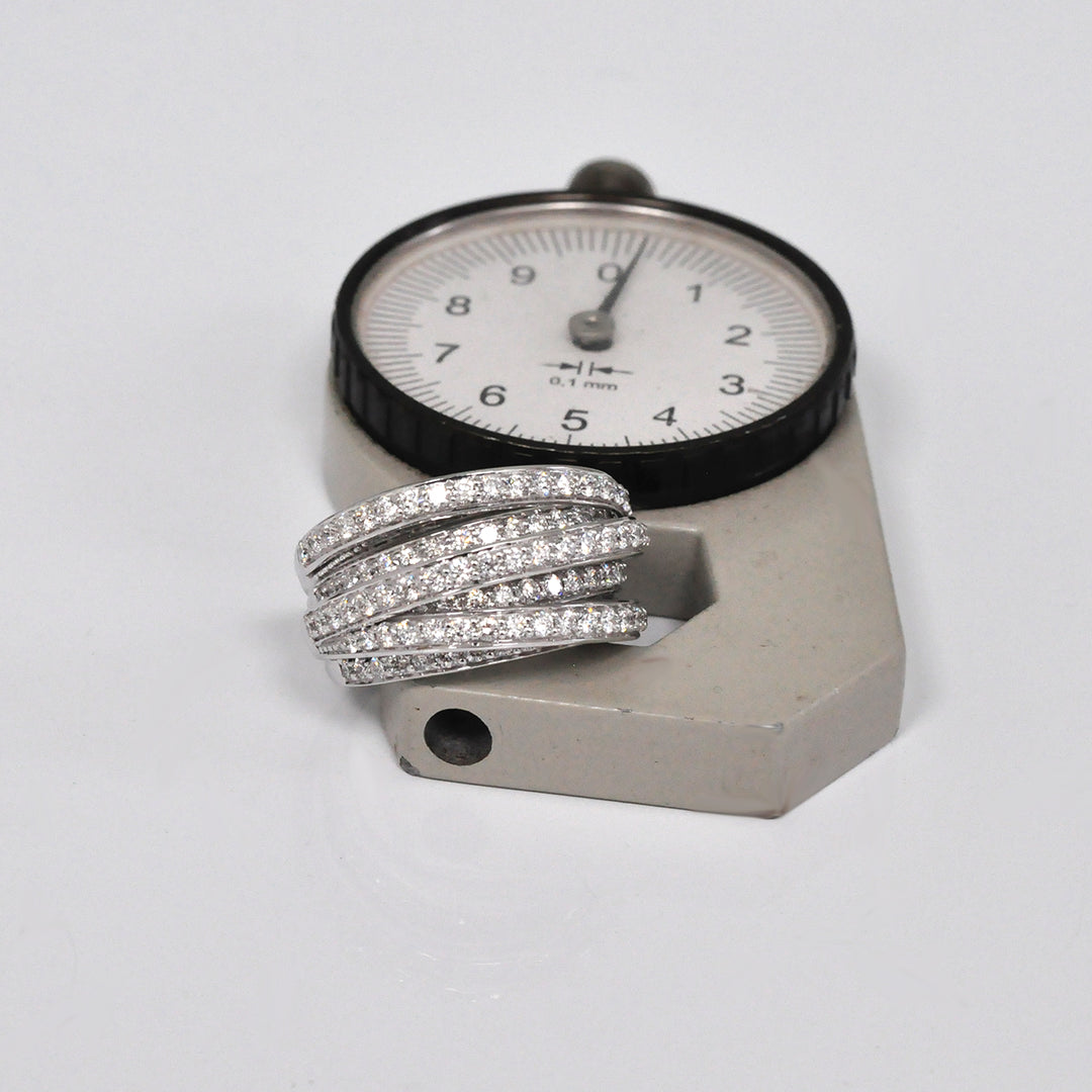 White gold diamonds ring