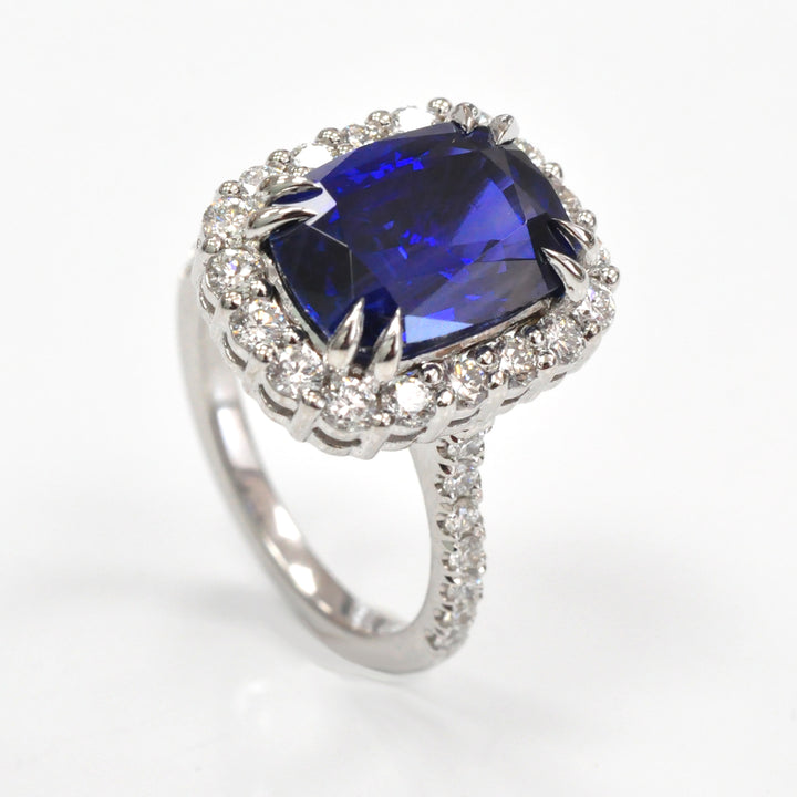 18k white gold 5 carat Royal blue sapphire &amp; Diamonds Ring