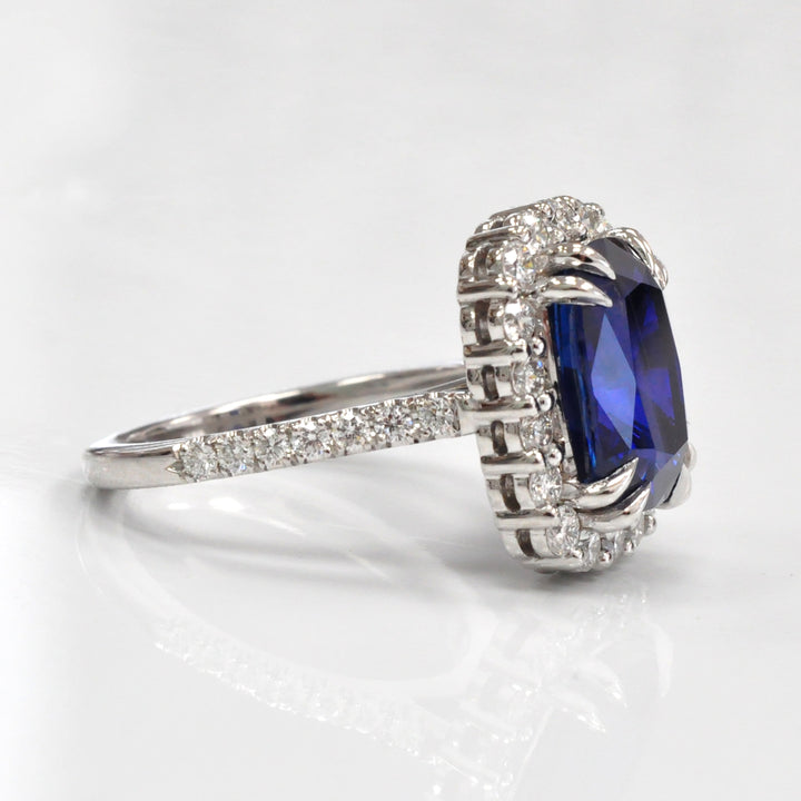 18k white gold 5 carat Royal blue sapphire &amp; Diamonds Ring