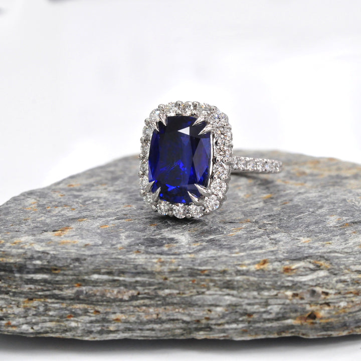 18k white gold 5 carat Royal blue sapphire &amp; Diamonds Ring