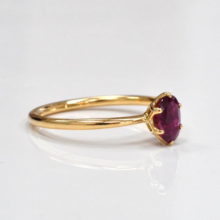 Oval cut red unheated ruby 18k gold Solitaire