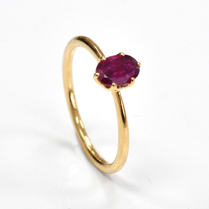 Oval cut red unheated ruby 18k gold Solitaire