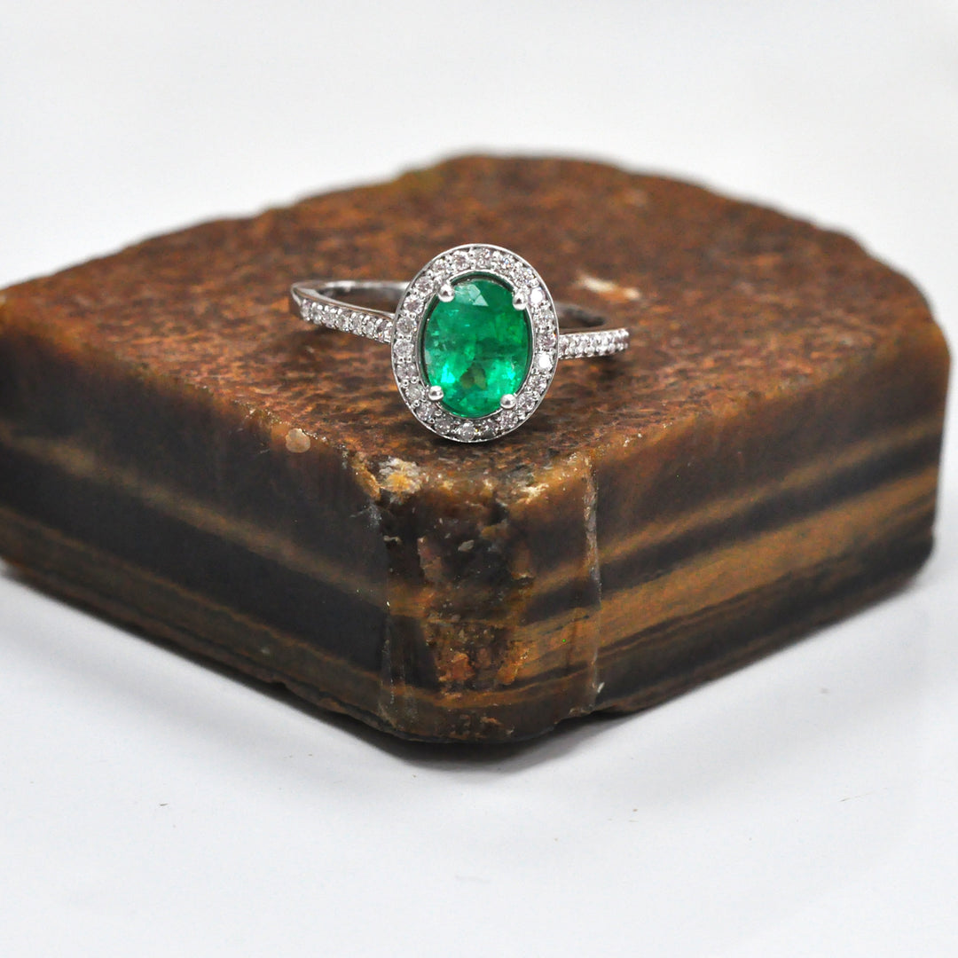 Oval Green Emerald &amp; diamonds halo ring